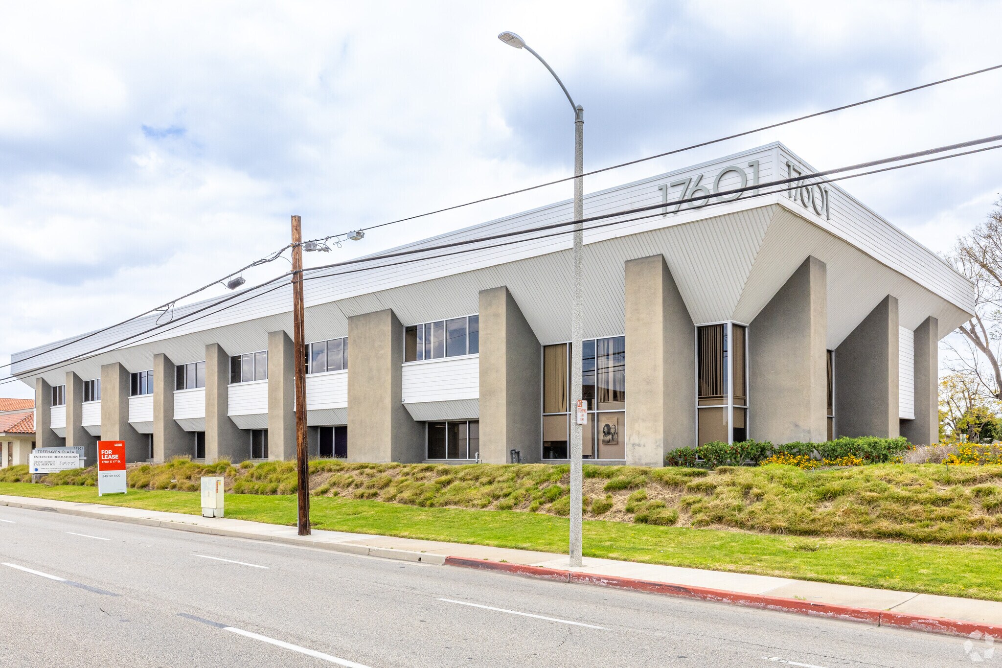 17601 E 17th St, Tustin, CA for sale Primary Photo- Image 1 of 1