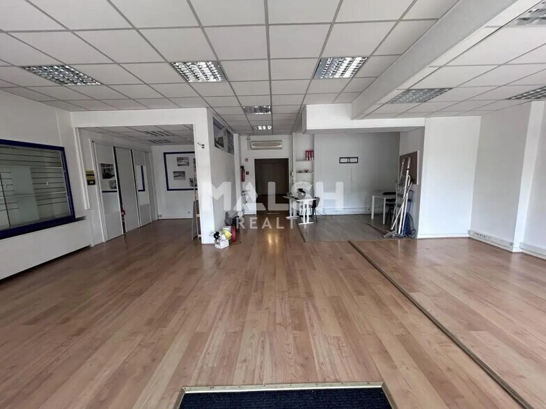 Retail in Lyon for lease - Interior Photo - Image 2 of 5