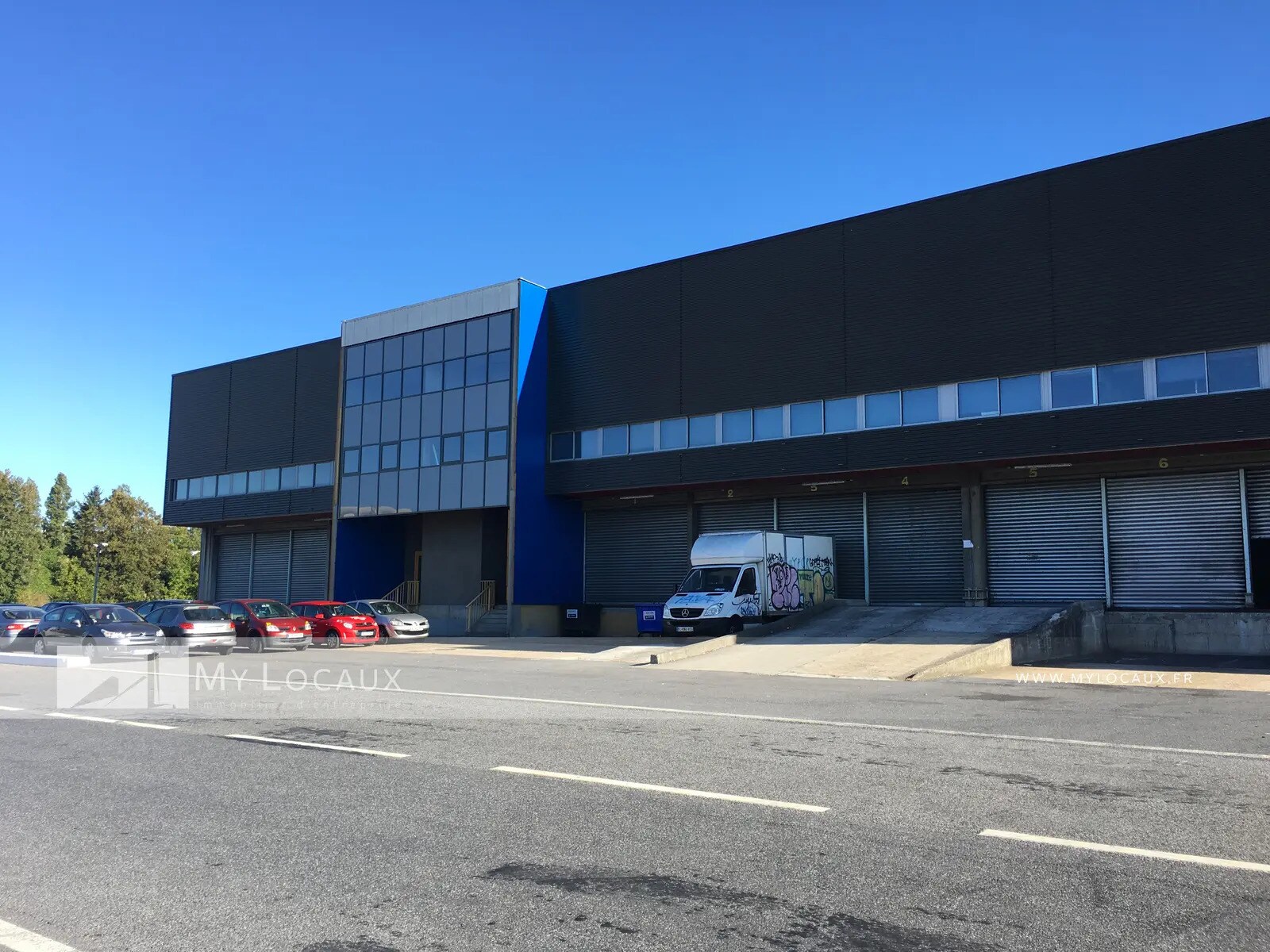 Industrial in Aulnay-sous-Bois for lease Building Photo- Image 1 of 8