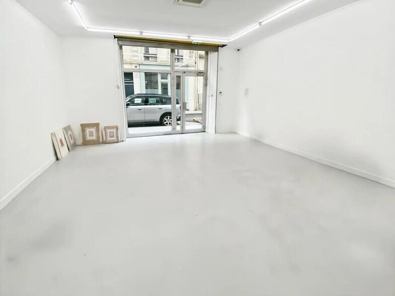 Retail in Paris for lease - Building Photo - Image 3 of 9