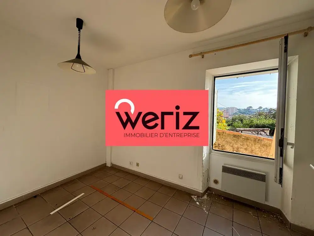 Aubagne, BDR 13400 -  -  - Interior Photo - Image 1 of 12