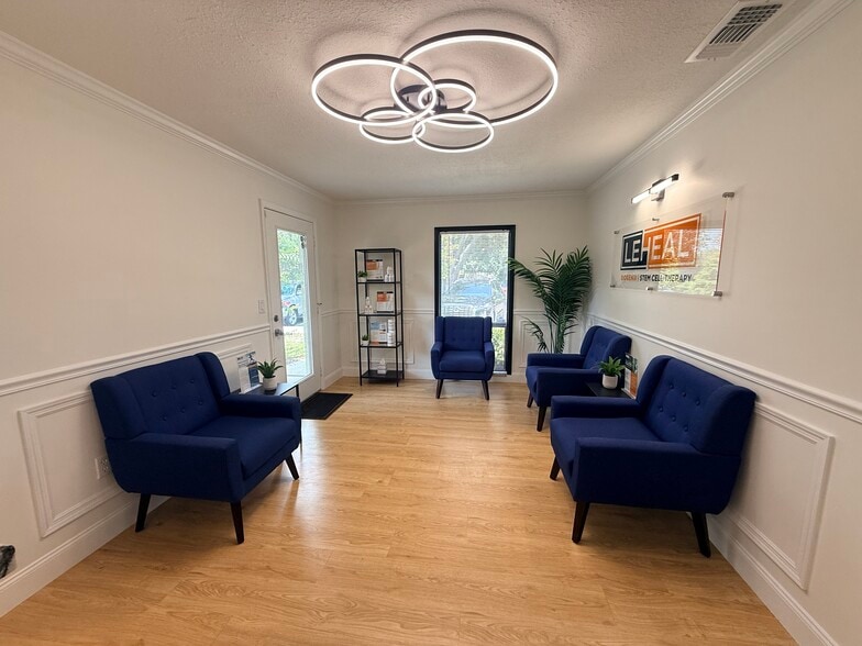 156 Whitaker Rd, Lutz, FL for lease - Building Photo - Image 3 of 19