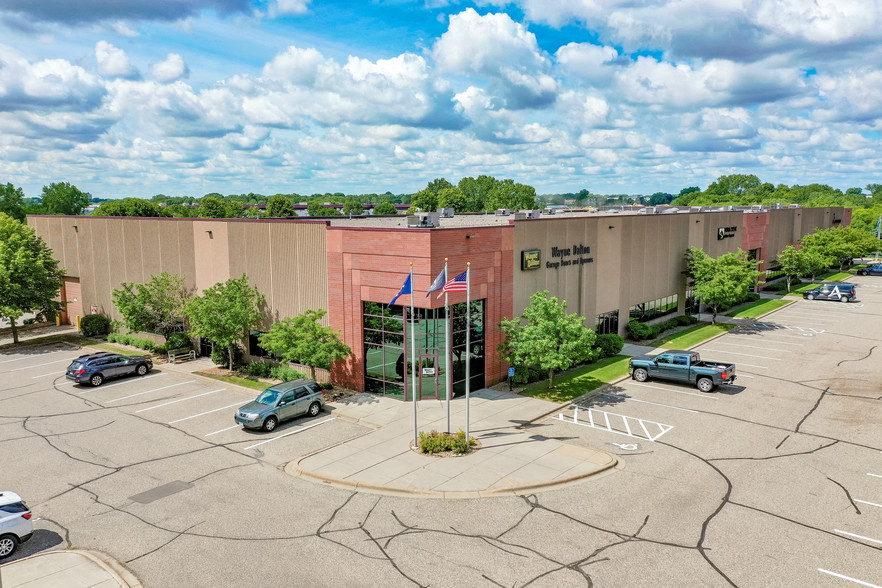 935 Blue Gentian Rd, Eagan, MN for lease - Primary Photo - Image 1 of 3