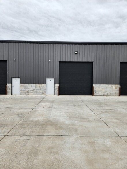 1341 45th St, Columbus, NE for lease - Building Photo - Image 1 of 18