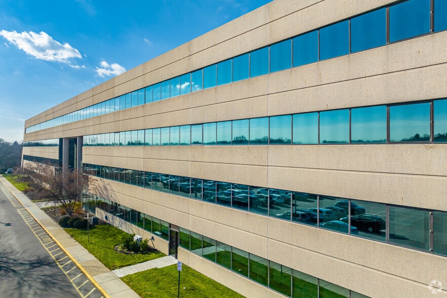 1000 Woodbury Rd, Woodbury, NY for lease - Building Photo - Image 3 of 14