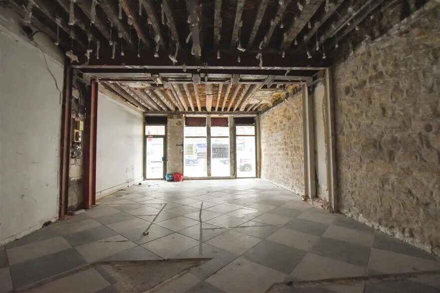 Retail in Paris for lease - Building Photo - Image 2 of 5