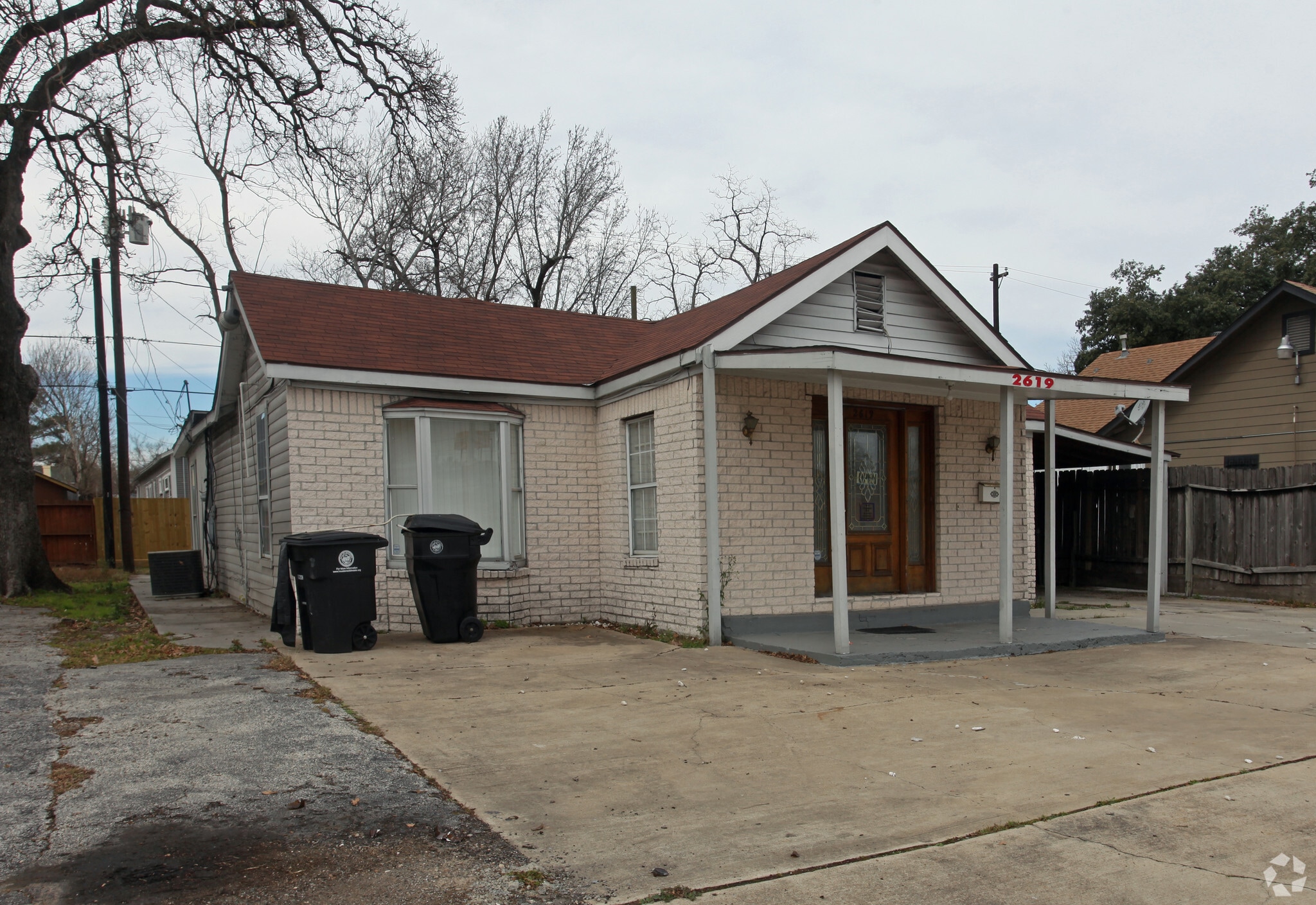 2615- 2619 North Fwy portfolio of 3 properties for sale on LoopNet.com Primary Photo- Image 1 of 8