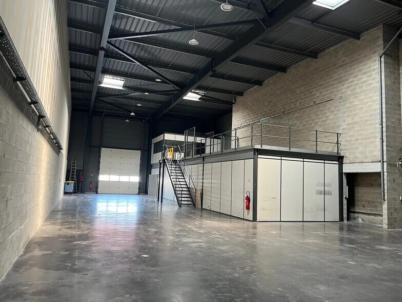 Flex in Fréjus for lease - Interior Photo - Image 1 of 6