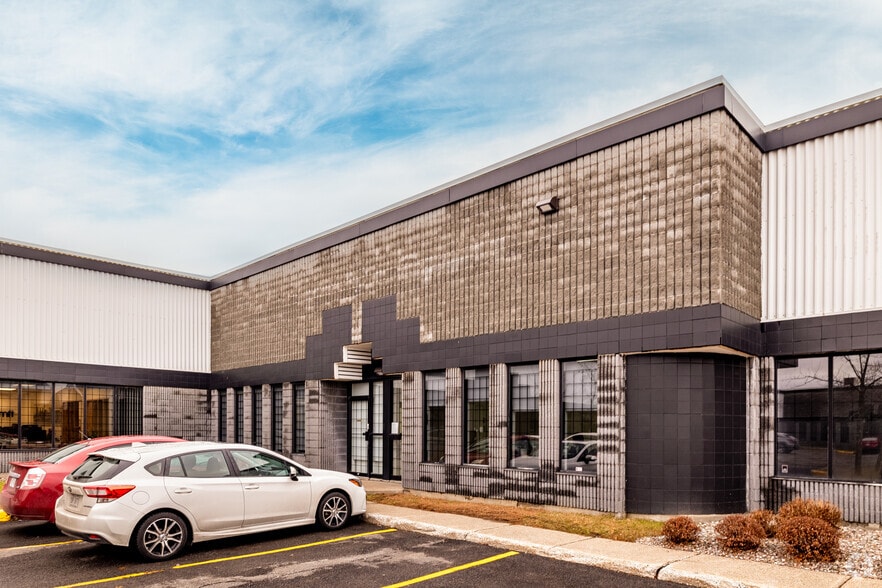 5550-5750 Boul Thimens, Saint-Laurent, QC for lease - Building Photo - Image 3 of 5