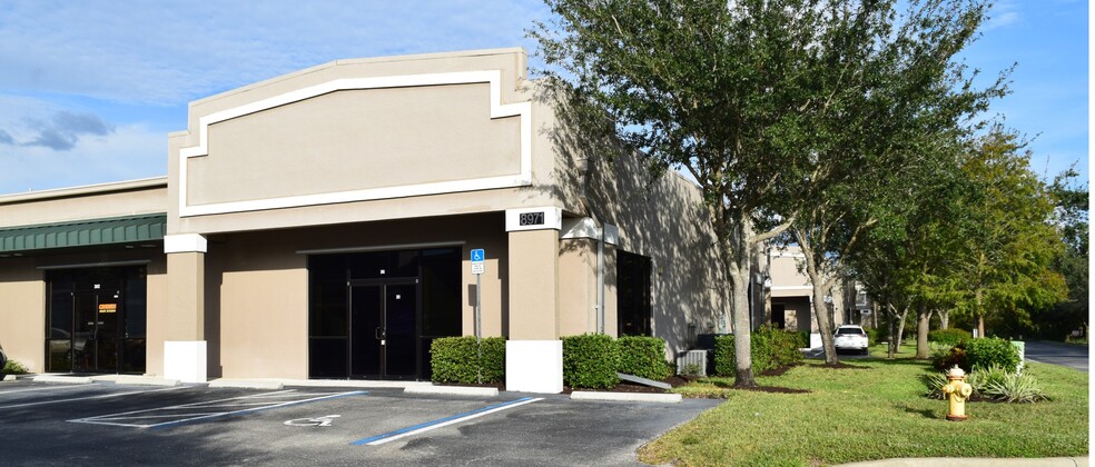 8971 Daniels Center Dr, Fort Myers, FL for lease - Building Photo - Image 1 of 15