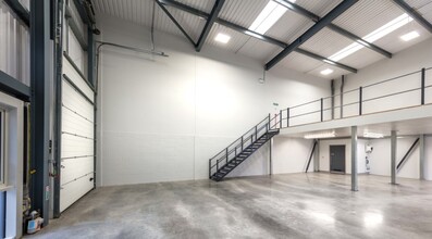 933-936 Yeovil Rd, Slough for lease Interior Photo- Image 2 of 2