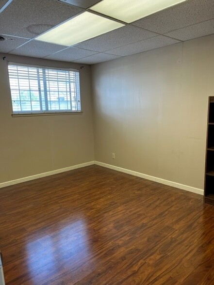 359-363 Merchant St, Vacaville, CA for lease - Building Photo - Image 3 of 3