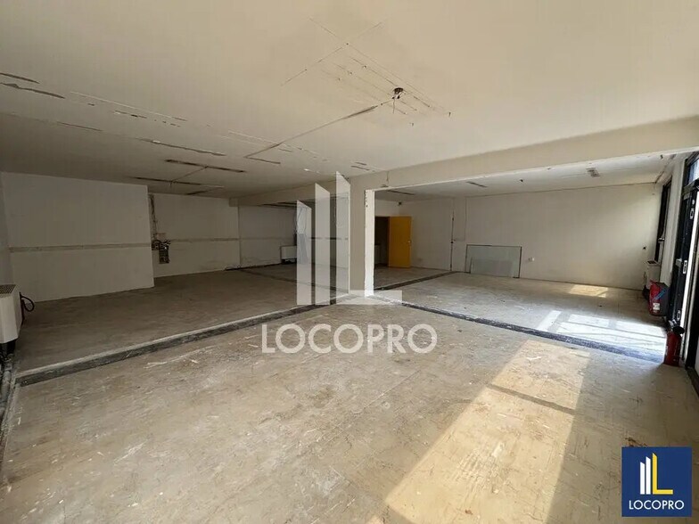 Office in Saint-Laurent-du-Var for lease - Interior Photo - Image 3 of 7