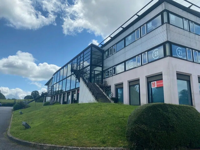 Office in Quimper for lease - Building Photo - Image 3 of 10