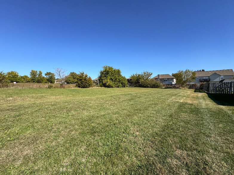 Coventry Lane, Raymore, MO for sale - Primary Photo - Image 1 of 10