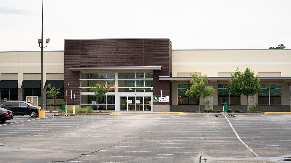 3780 Riverchase Village, Hoover, AL for sale - Building Photo - Image 1 of 1