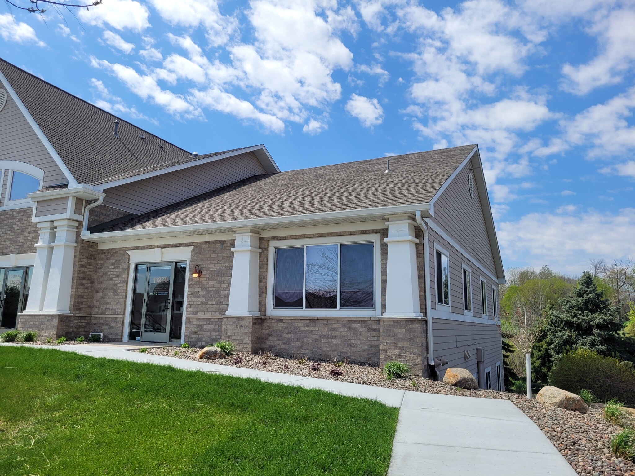 11270-11274 86th Ave N, Maple Grove, MN for lease Building Photo- Image 1 of 39