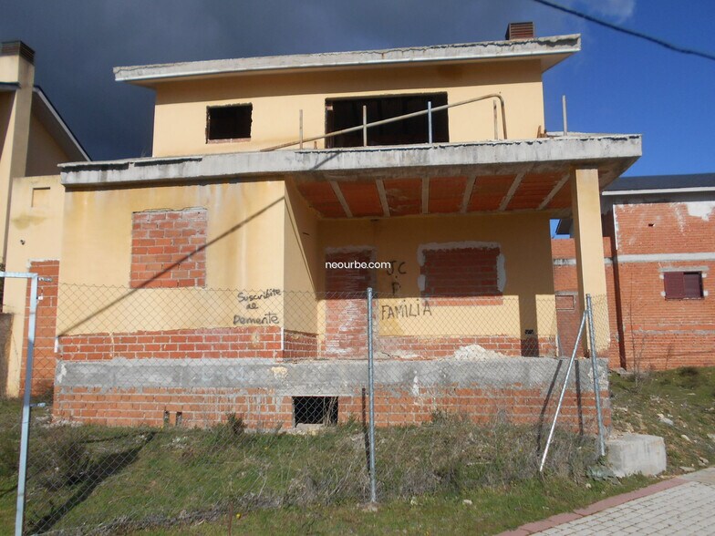 Multifamily in Navalperal de Pinares, Ávila for sale - Building Photo - Image 3 of 3