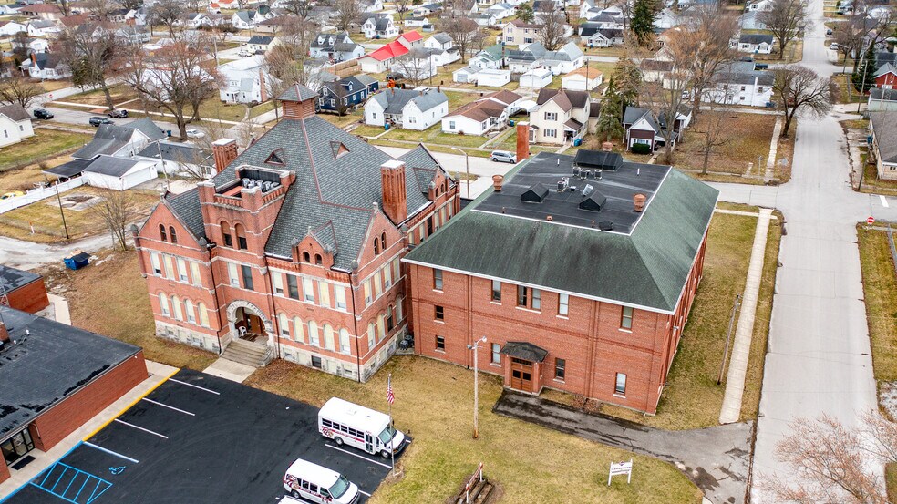 400 E South A St, Gas City, IN 46933 Gas City School Apartments