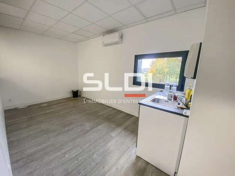 Flex in Vaulx-Milieu for sale - Interior Photo - Image 2 of 6