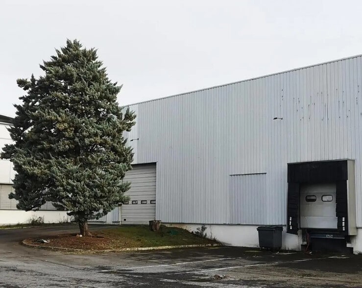 Industrial in Reims for lease - Building Photo - Image 1 of 12