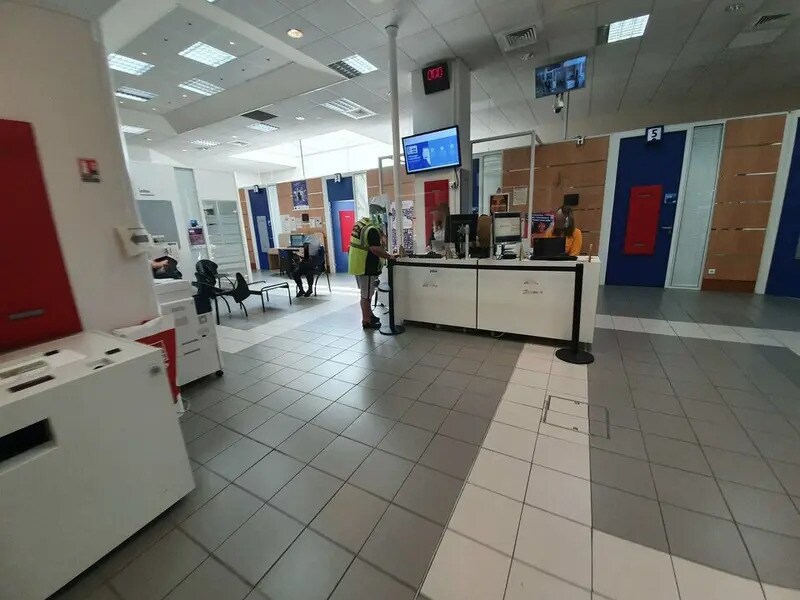 Retail in Menton for sale Interior Photo- Image 1 of 5