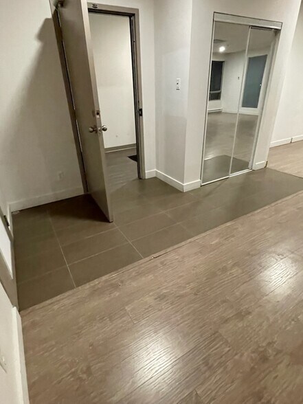 250 Av Dunbar, Mont-Royal, QC for lease - Interior Photo - Image 3 of 7