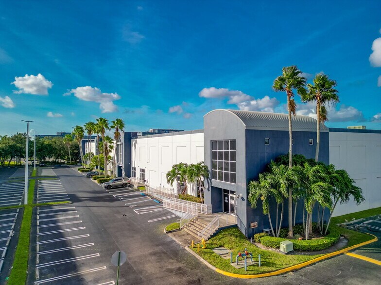 7620 NW 25th St, Miami, FL for lease - Building Photo - Image 1 of 27