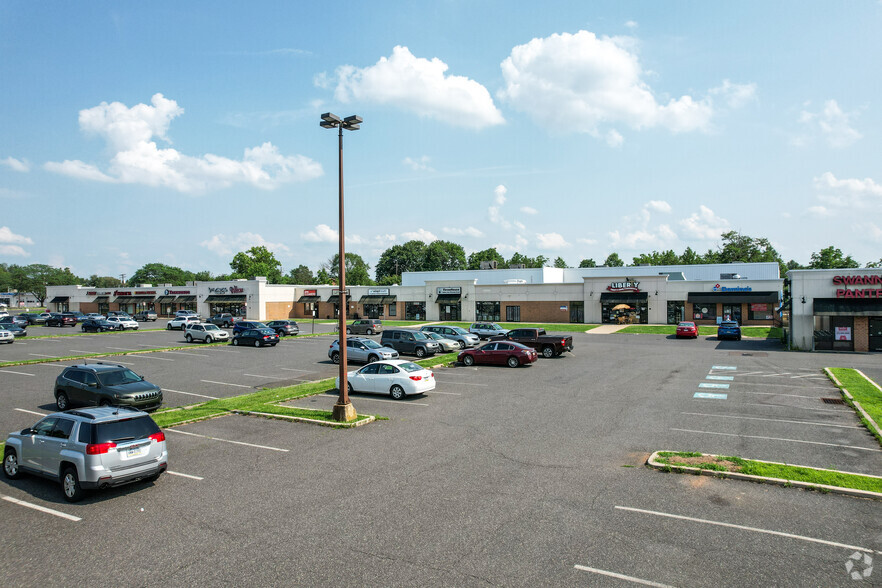 240 S West End Blvd, Quakertown, PA for lease - Building Photo - Image 1 of 10