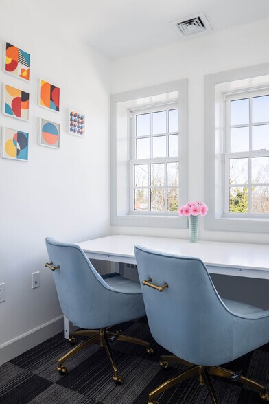 453 W Main St, Huntington, NY for lease - Building Photo - Image 3 of 23