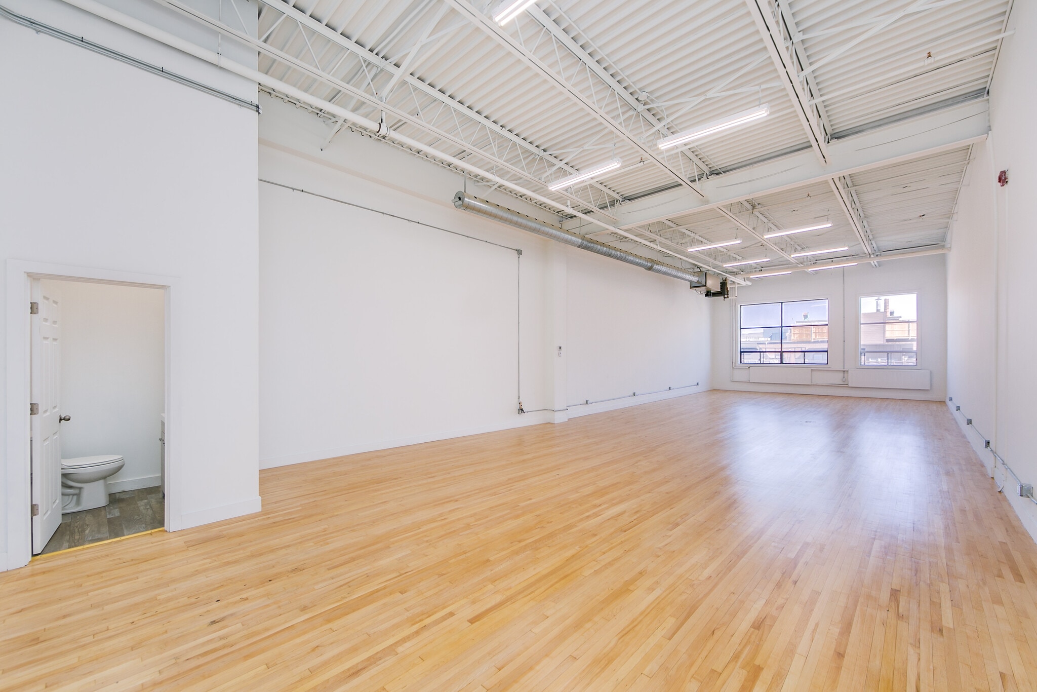276 Carlaw Av, Toronto, ON for lease Interior Photo- Image 1 of 9