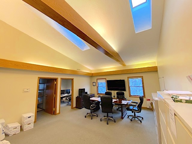 300 Park Pl, Chagrin Falls, OH for lease Interior Photo- Image 1 of 4