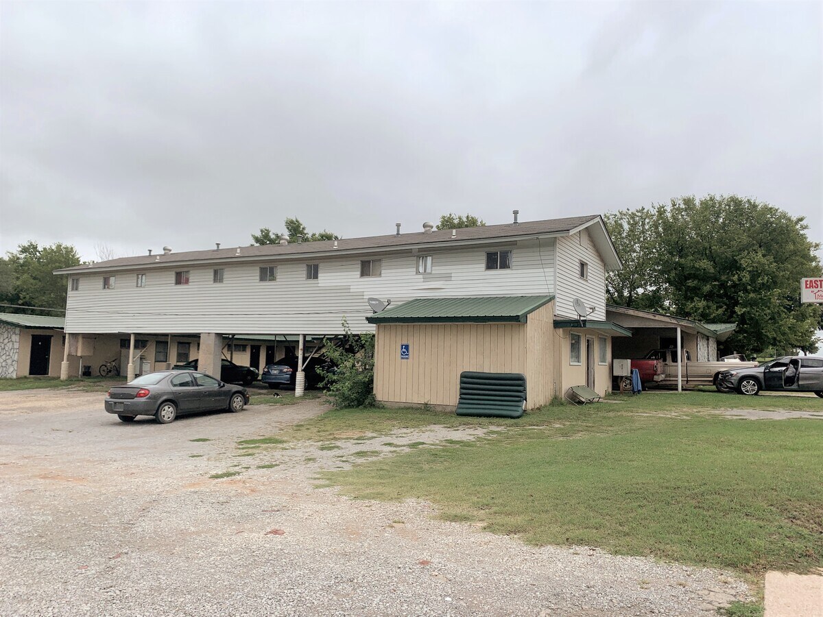 301 E Main St, Stroud, OK 74079