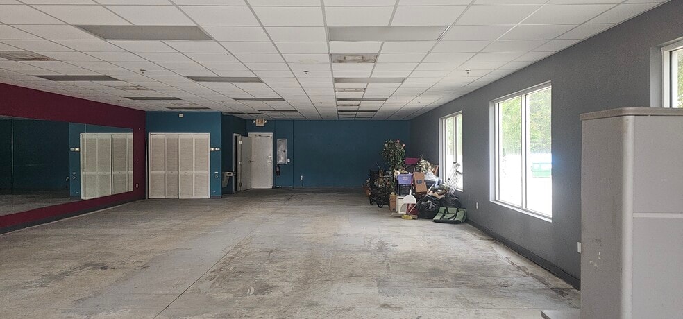 2405 E Graves Ave, Orange City, FL for lease - Building Photo - Image 2 of 8