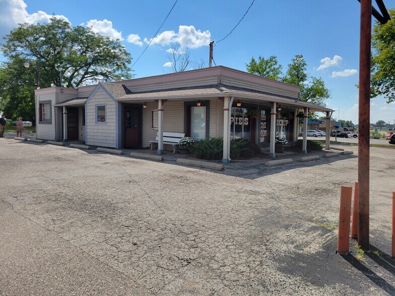 1545 W Maumee St, Adrian, MI for sale - Primary Photo - Image 1 of 1