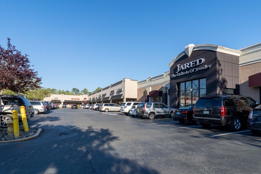 16600-16890 Southcenter Pky, Tukwila, WA for lease - Building Photo - Image 3 of 5