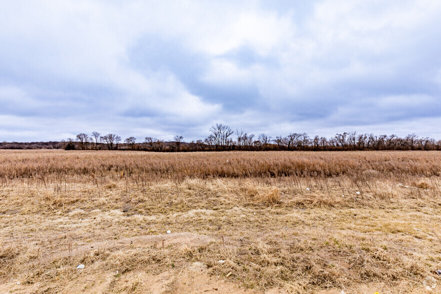 23555 W 43rd St, Shawnee, KS for sale - Building Photo - Image 3 of 4