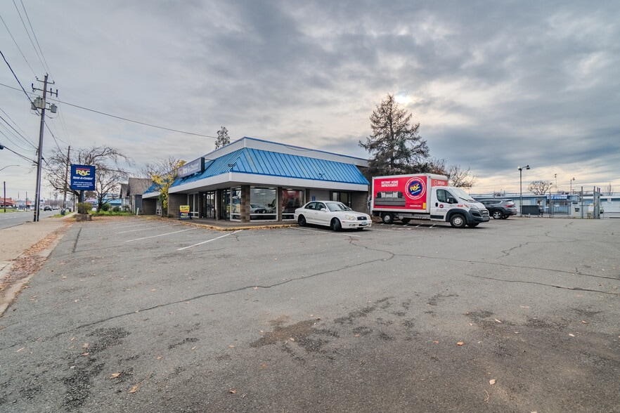 925 N Central Ave, Medford, OR for sale - Primary Photo - Image 1 of 4
