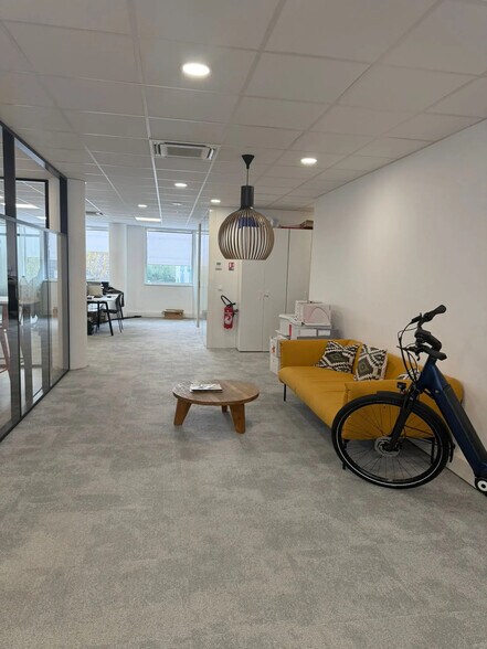 Office in Levallois-Perret for sale - Interior Photo - Image 3 of 8