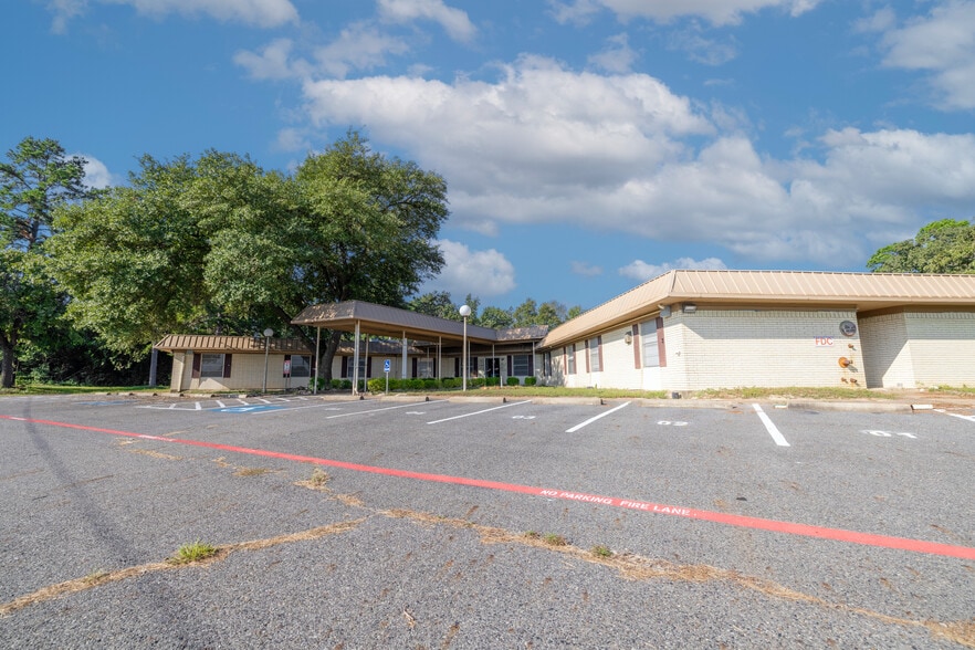 611 NW Stallings Dr, Nacogdoches, TX for sale - Building Photo - Image 3 of 10