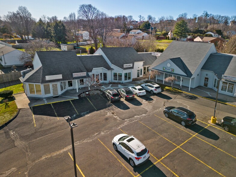 343 N Westfield St, Feeding Hills, MA for lease - Building Photo - Image 1 of 12