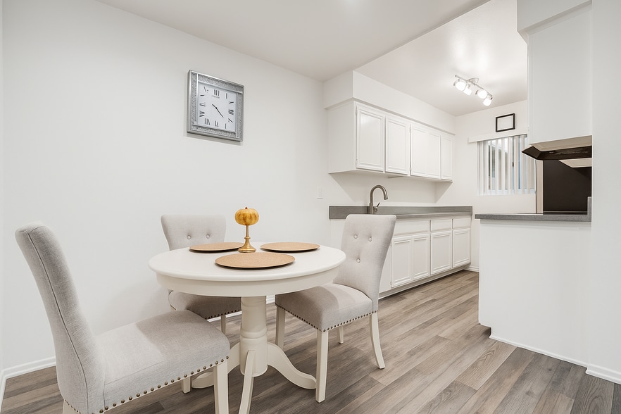 5358 Circle Dr, Sherman Oaks, CA for sale - Building Photo - Image 3 of 16