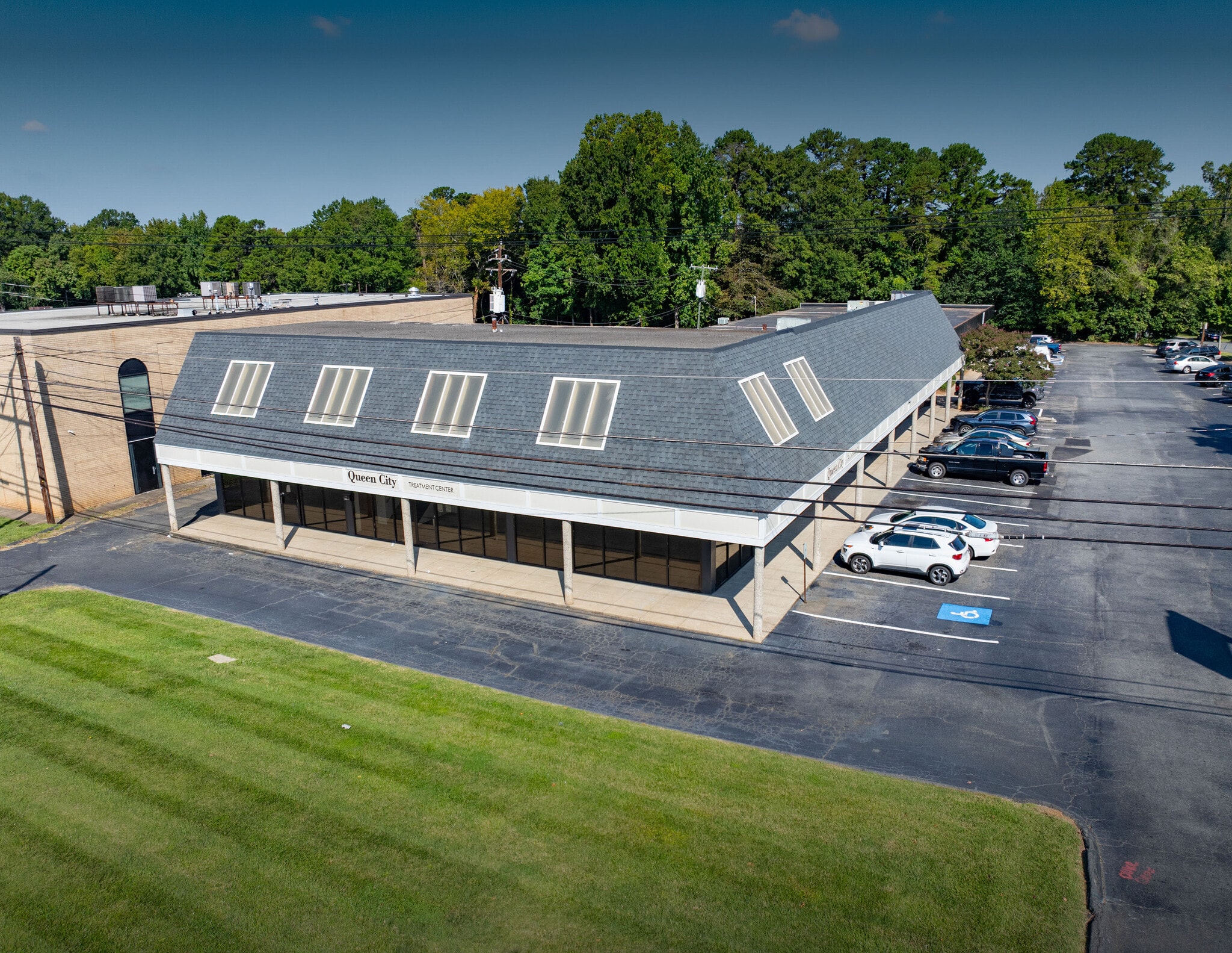 4949 Albemarle Rd, Charlotte, NC for lease Building Photo- Image 1 of 4