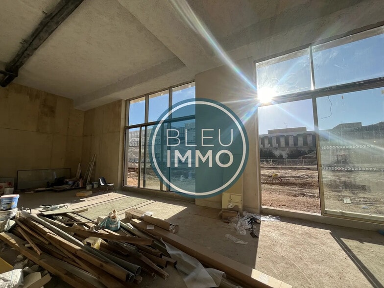 Retail in Nice for lease - Interior Photo - Image 2 of 3