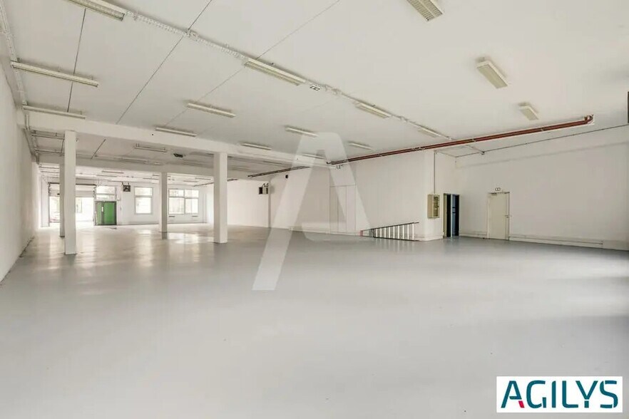 Flex in Les Ulis for lease - Interior Photo - Image 1 of 6