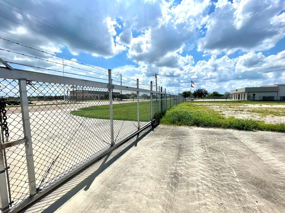 8202 Lone Tree, Victoria, TX 77905