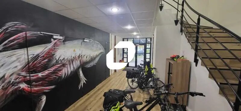 Office in Pessac for lease - Lobby - Image 2 of 11