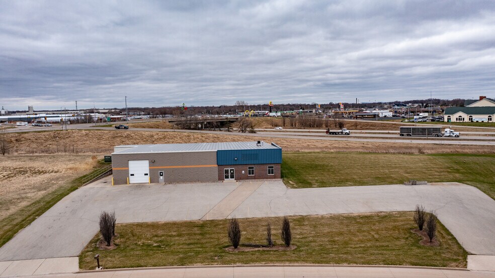 215 Allegiance Ct, Appleton, WI for sale - Primary Photo - Image 1 of 1