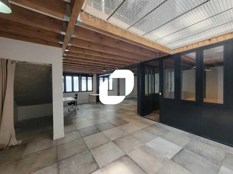 Office in Ivry-sur-Seine for lease - Interior Photo - Image 3 of 9