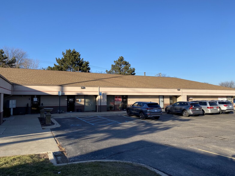 2565 S Rochester Rd, Rochester Hills, MI for lease - Building Photo - Image 3 of 6